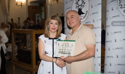 Dr. Eleni Melliou presenting an award to Ioannis Prodromou of Yanni's Olive Grove