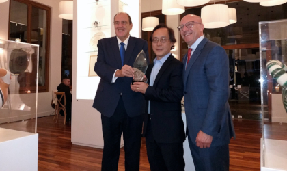 Dr. Frank Hu receiving an award from Demetrios Kalaitzidakis and Stefanos Kales